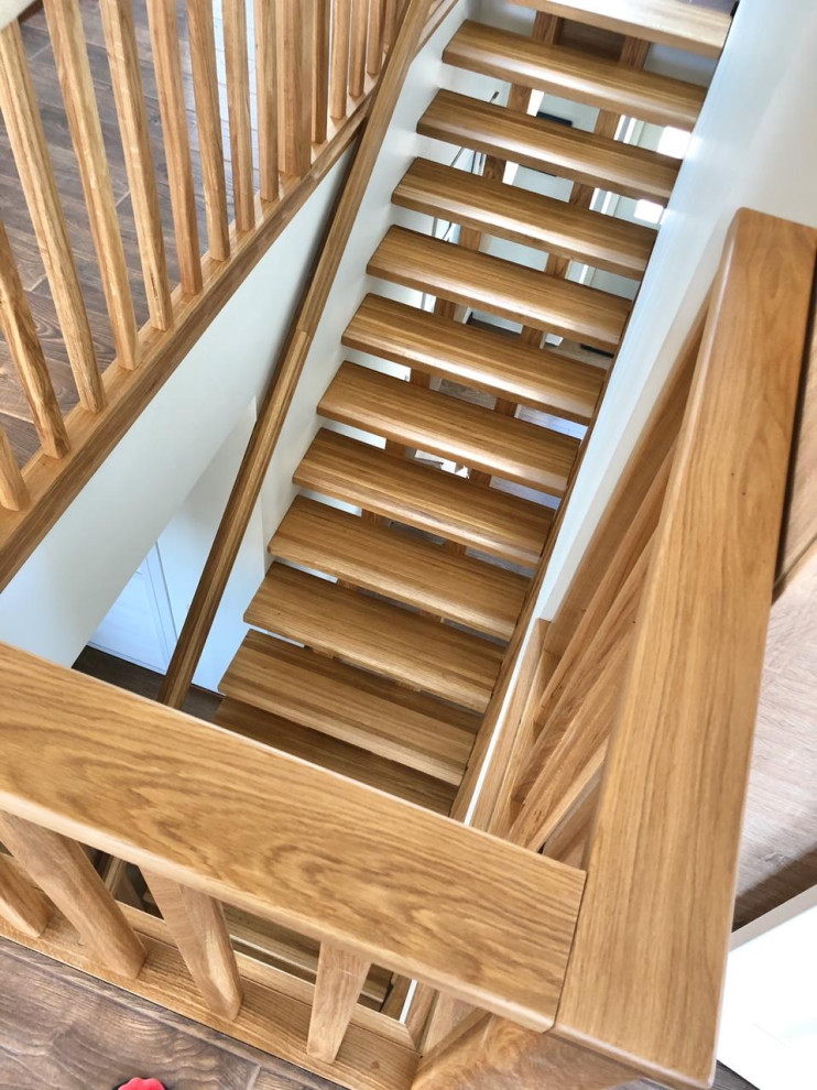 Лестница из массива дуба.