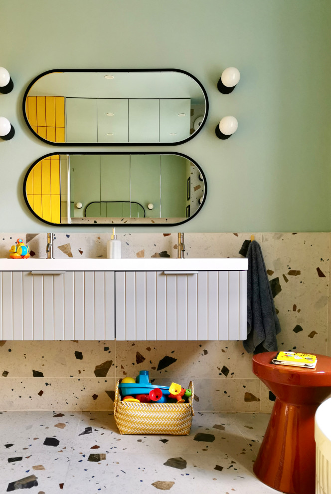 Idéer för ett mellanstort skandinaviskt vit badrum för barn, med grå skåp, ett platsbyggt badkar, en öppen dusch, en vägghängd toalettstol, flerfärgad kakel, porslinskakel, blå väggar, klinkergolv i porslin, ett integrerad handfat, bänkskiva i akrylsten, flerfärgat golv och med dusch som är öppen