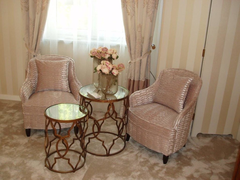 Kleine Sitzecke im Schlafzimmer - Traditional - Bedroom - Other - by