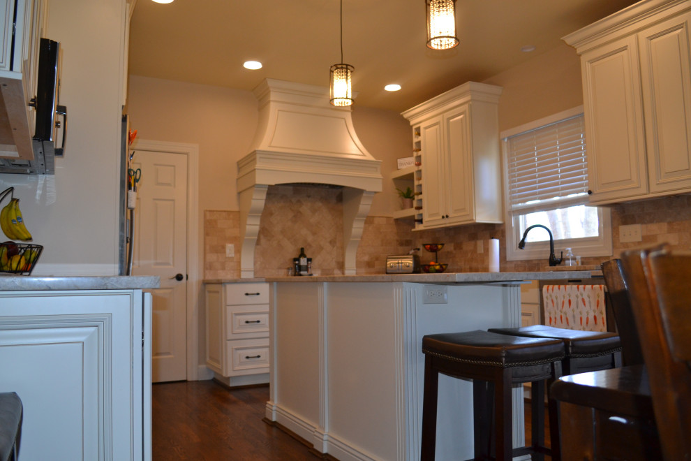 Inspiration for a transitional kitchen remodel in Cincinnati