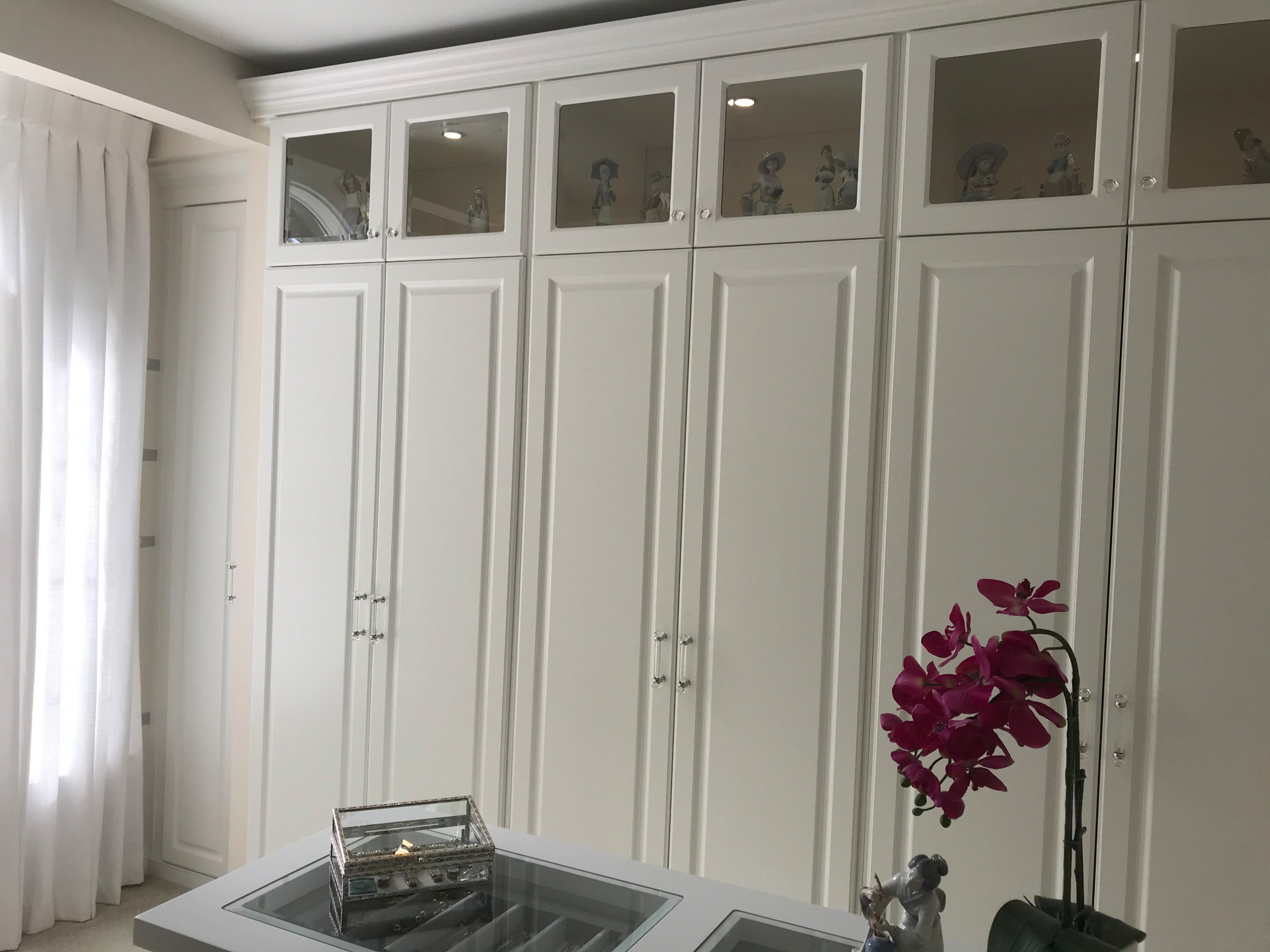 Doored & Mirrored Wall & Island Masterpiece