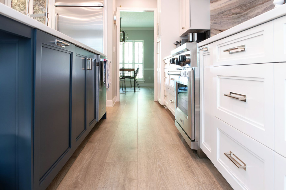 Inspiration for a transitional home design remodel in Jacksonville