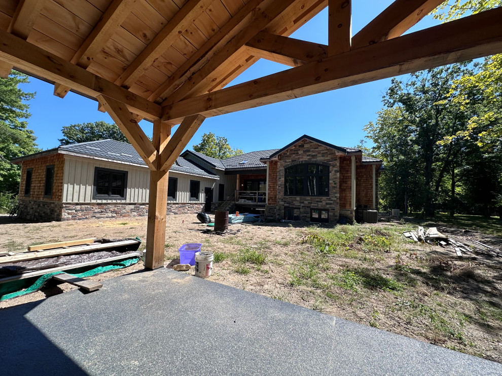 Home design - country home design idea in Toronto