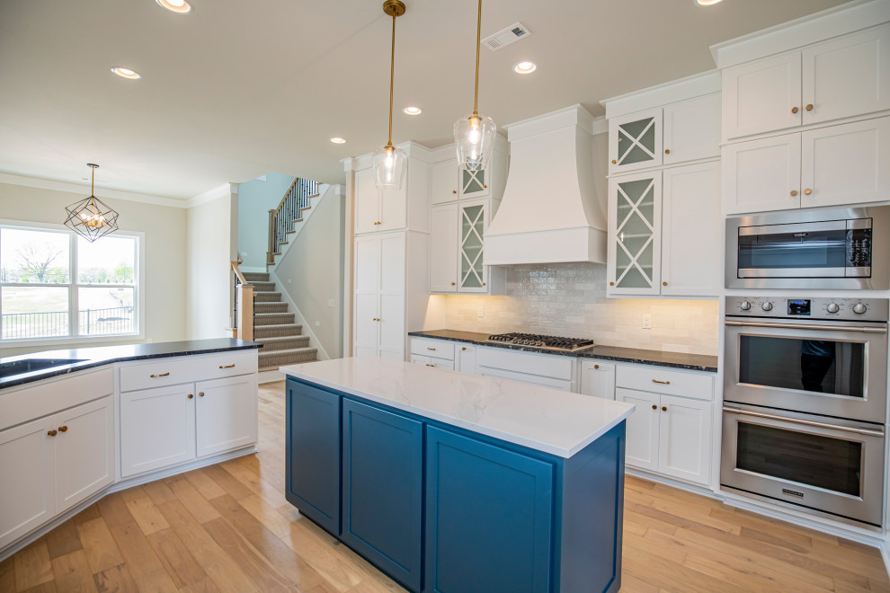 Kitchen - transitional kitchen idea
