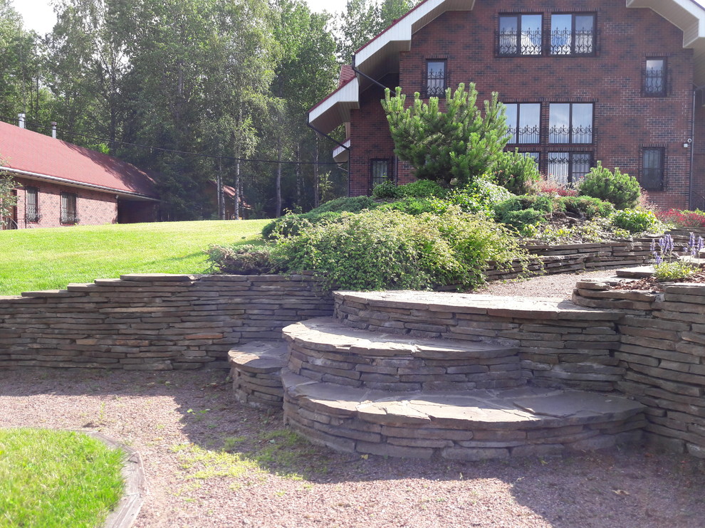 Сад  на холмах