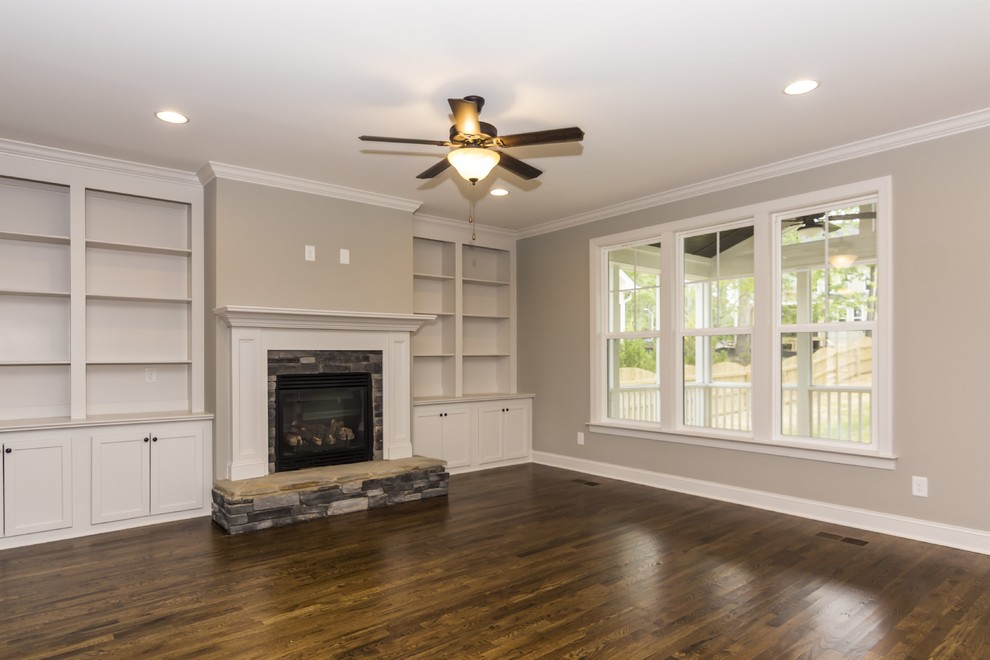This is an example of a traditional living room in Raleigh.