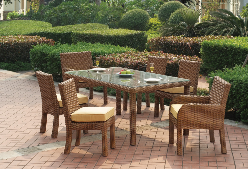 Example of a minimalist patio design in Raleigh