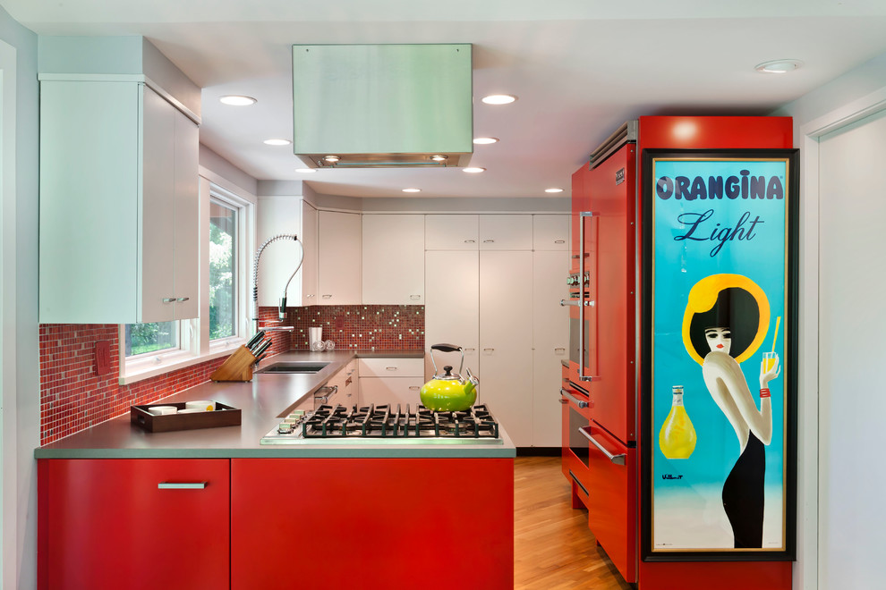 This is an example of a mid-sized contemporary galley eat-in kitchen in Minneapolis with an undermount sink, flat-panel cabinets, red cabinets, quartz benchtops, multi-coloured splashback, mosaic tile splashback, coloured appliances, medium hardwood floors and a peninsula.