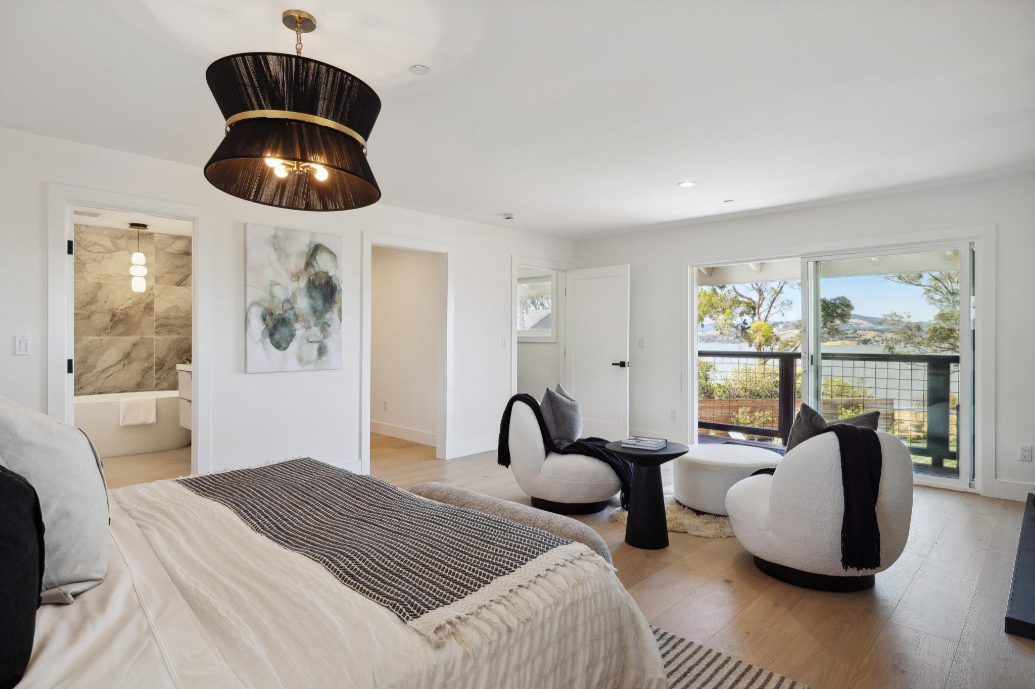 HOME STAGING
