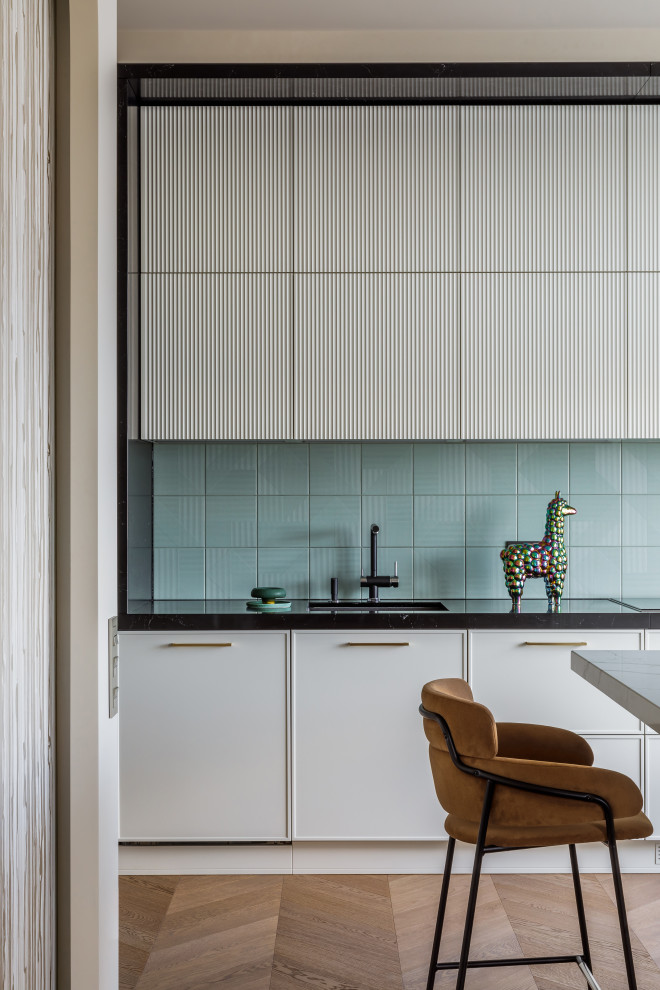 Дом с синими человечками