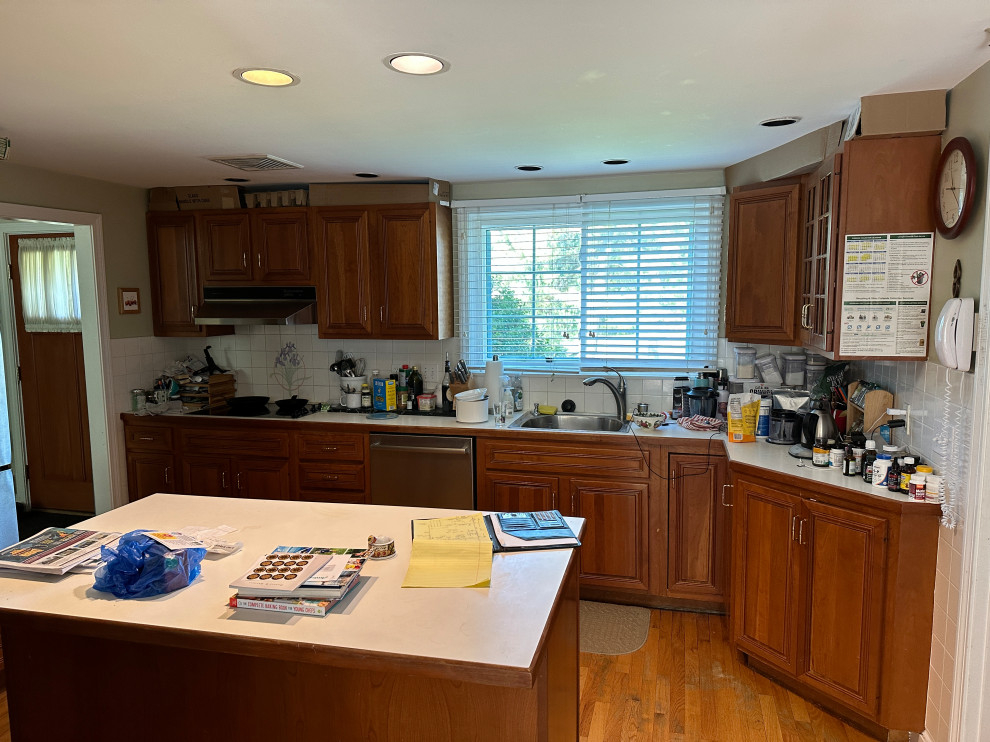 6612 - Bianco Breeze: Transforming with Quartz & Maple