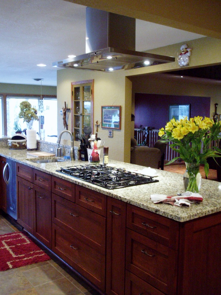 Inspiration for a transitional kitchen remodel in Minneapolis