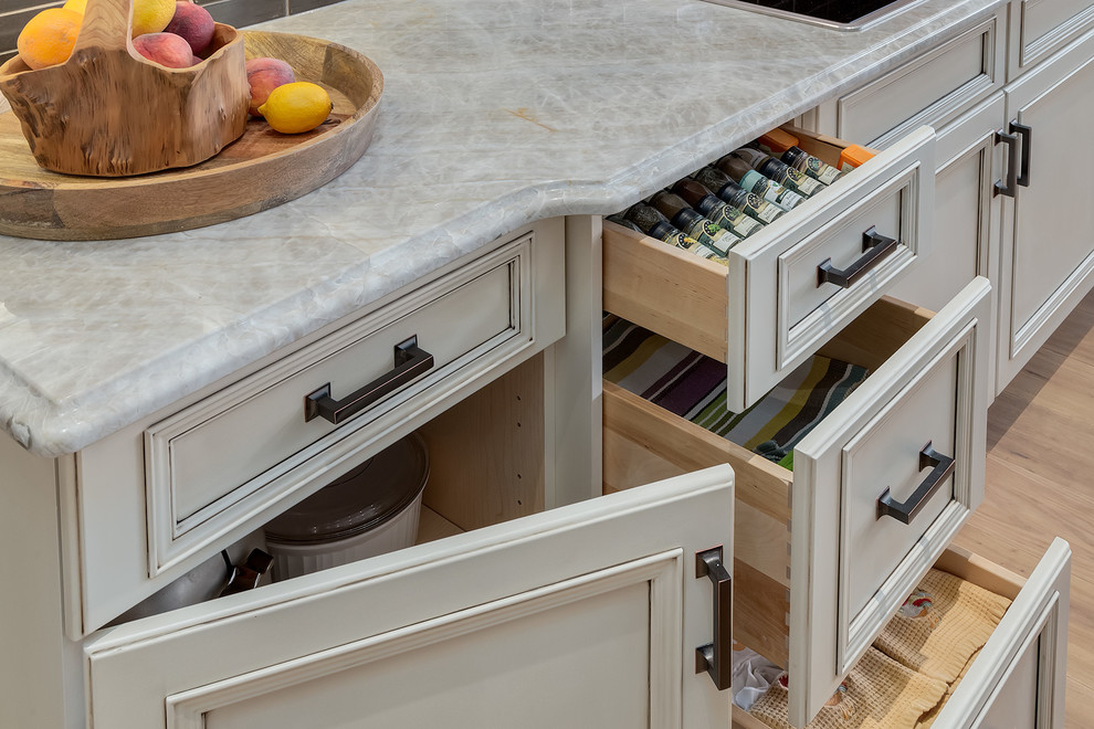 Transitional kitchen photo in Calgary