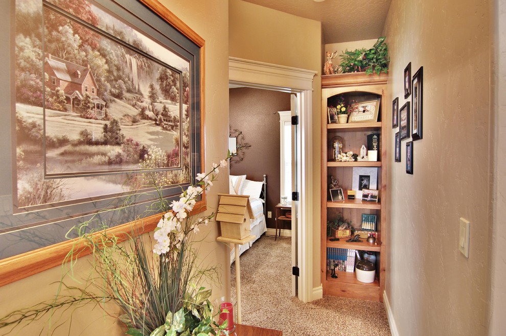 Example of a classic hallway design in Boise