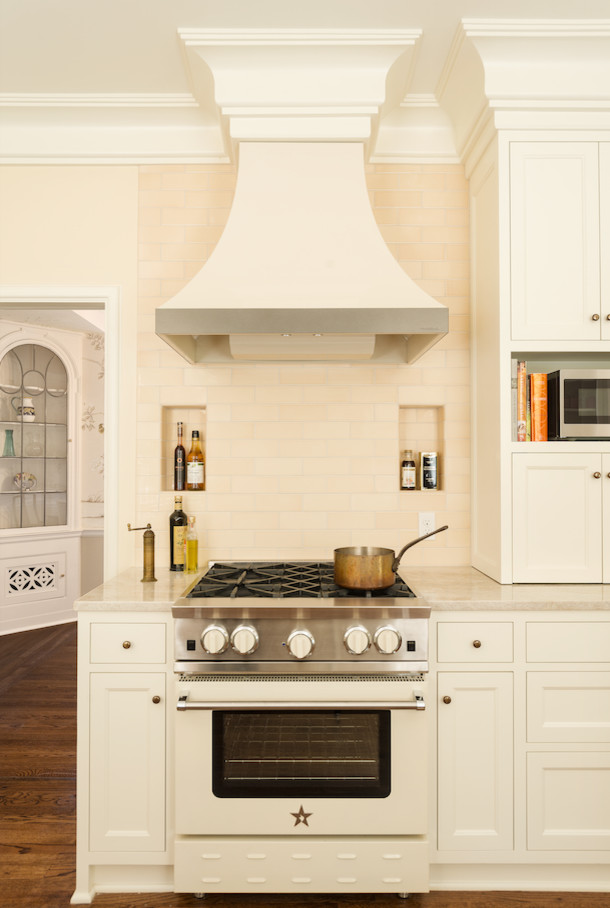Example of a mid-sized classic u-shaped dark wood floor kitchen pantry design in Portland with a double-bowl sink, shaker cabinets, white cabinets, solid surface countertops, beige backsplash, porcelain backsplash and white appliances
