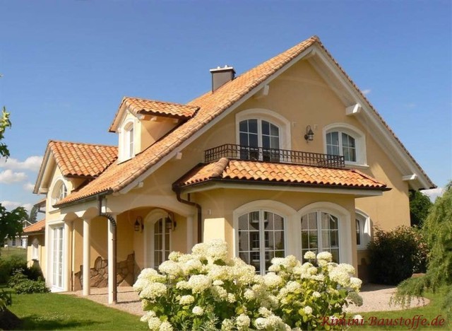Deutscher Stil im mediterraner Abstimmung mediterranean-house-exterior