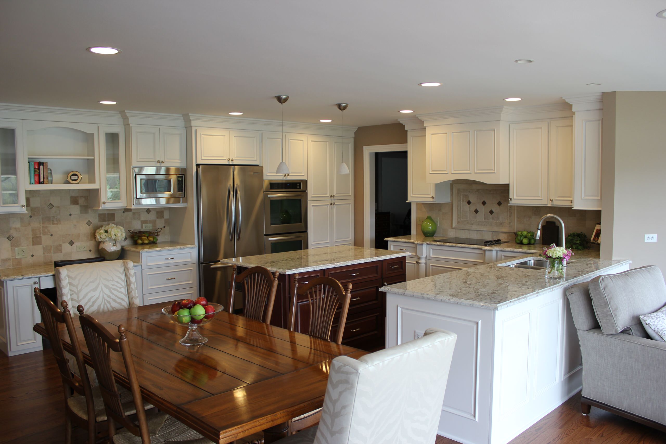 Kitchen & Eat In Breakfast Room