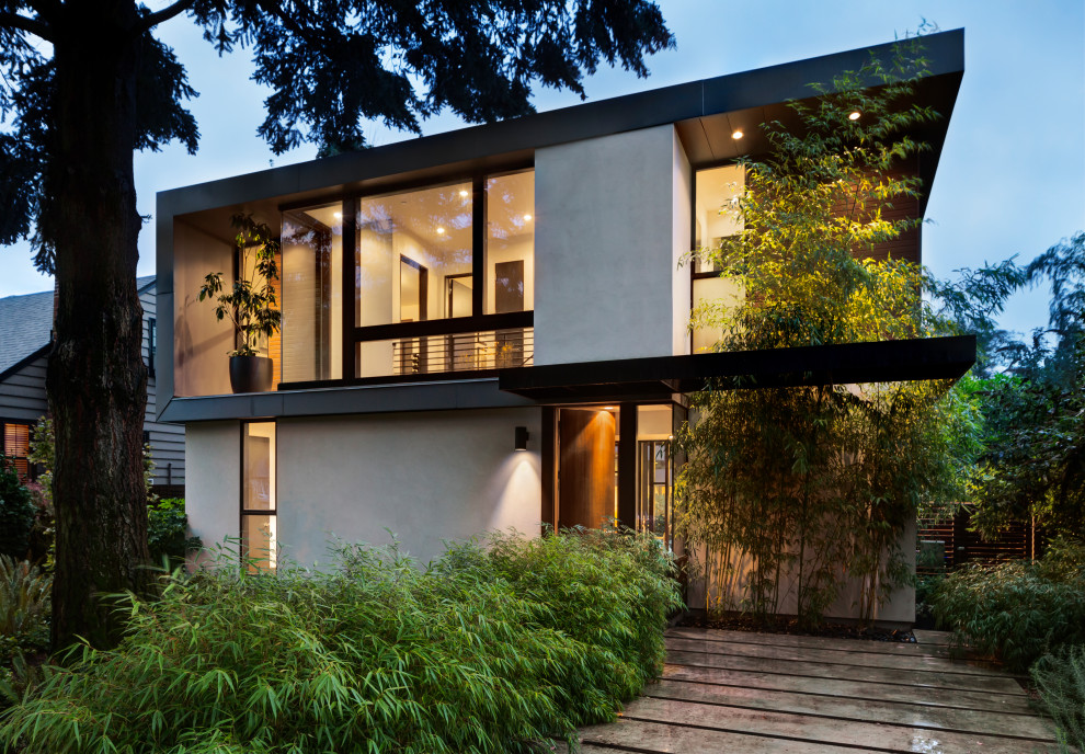 Example of an exterior home design in Los Angeles