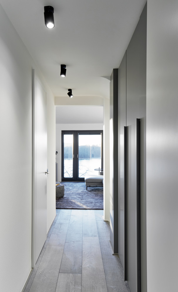 Flur mit Blick ins Wohnzimmer