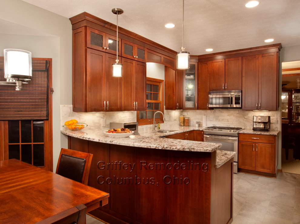 Design ideas for a traditional kitchen in Columbus.