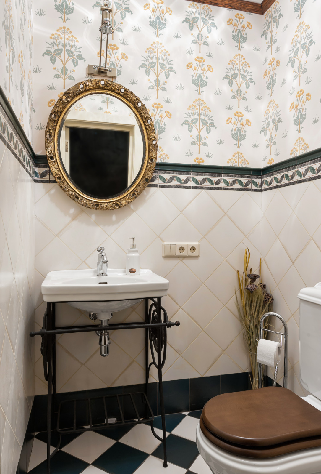 Дом у Медного озера