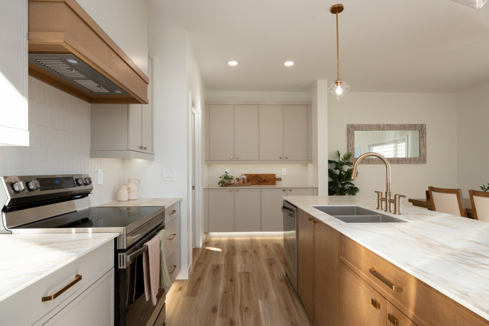 Kitchen - transitional kitchen idea