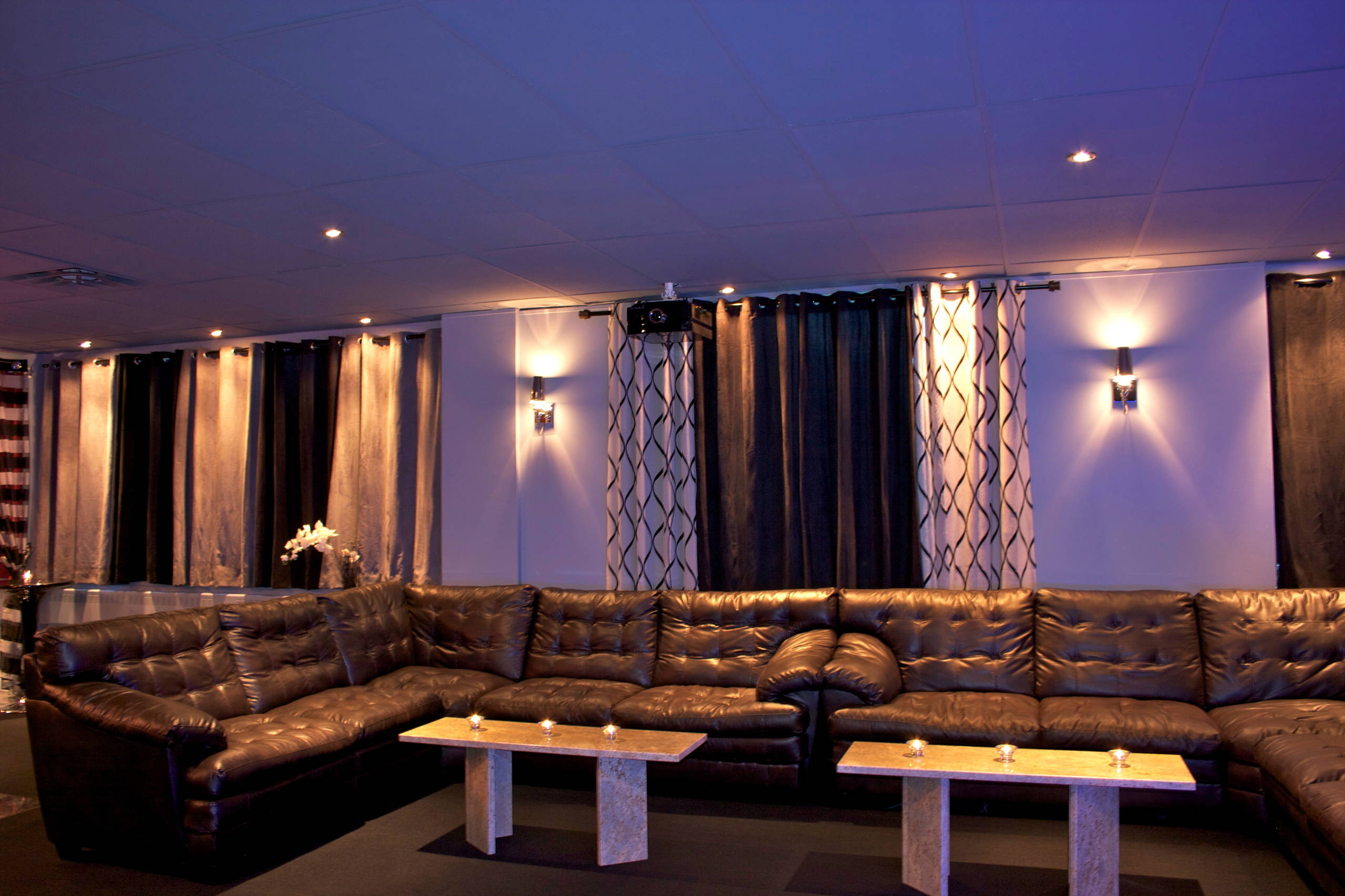 Lounge & Bar