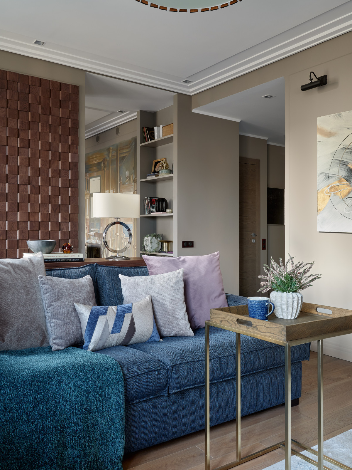 Современный интерьер с отсылкой к классике. Дизайнер Татьяна Нацвина.