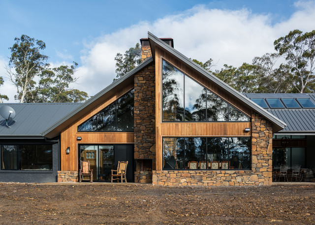 The Fishing Lodge, Central Highlands | Design & Construct contemporaneo-fachada
