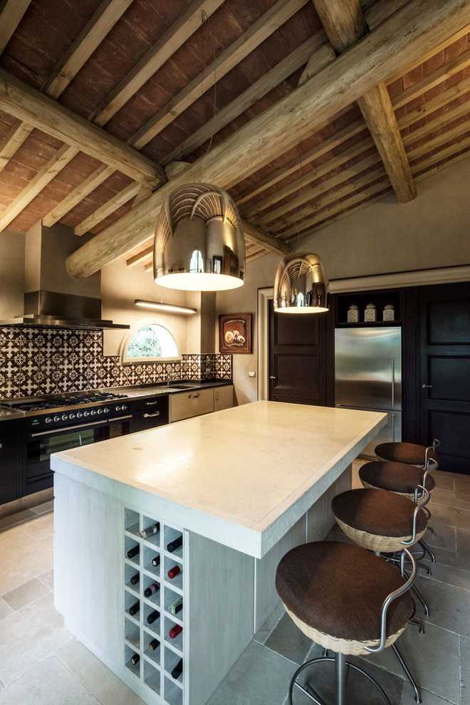 This is an example of a country kitchen in Florence.