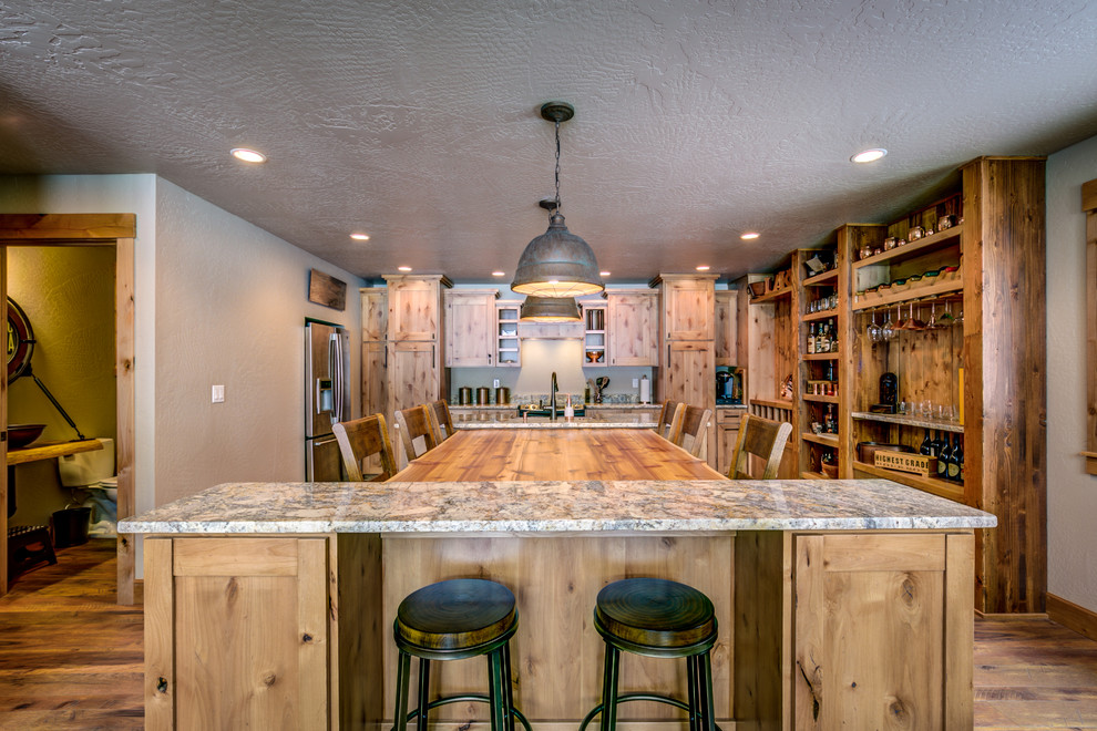 Mountain style home design photo in Seattle