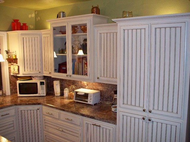 White Glazed Beadboard Kitchen By Oak Tree Cabinetry Traditional