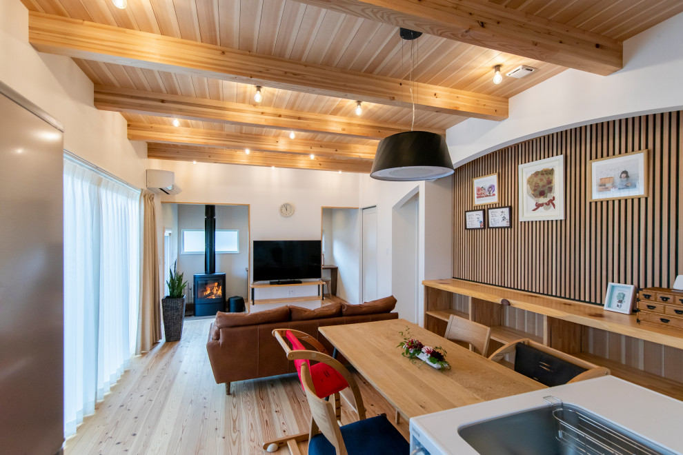 他の地域にあるおしゃれなダイニングの写真