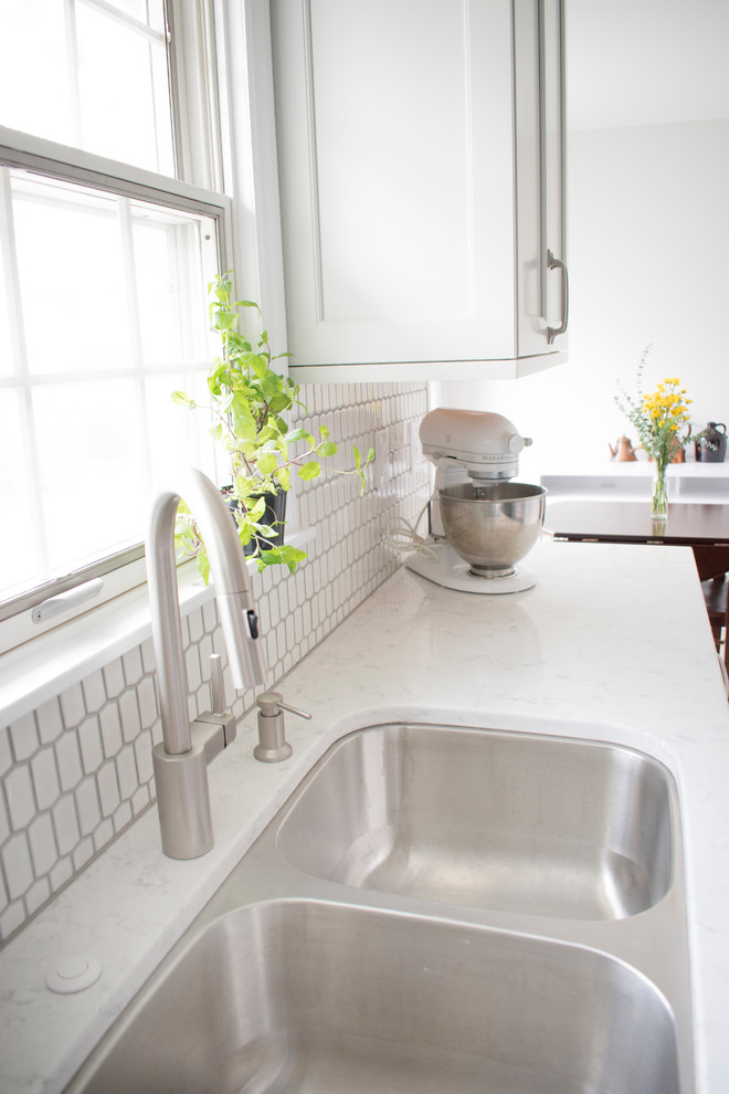 Inspiration for a mid-sized transitional l-shaped light wood floor and beige floor eat-in kitchen remodel in Chicago with an undermount sink, shaker cabinets, quartz countertops, white backsplash, mosaic tile backsplash, stainless steel appliances, no island, white countertops and blue cabinets