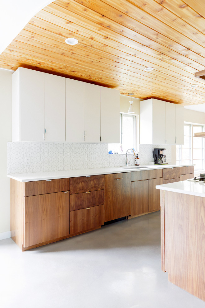 Kitchen - kitchen idea in Austin