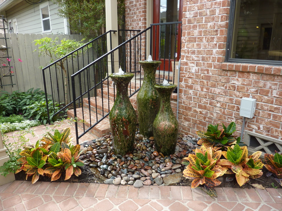 Photo of a traditional entryway in Houston.