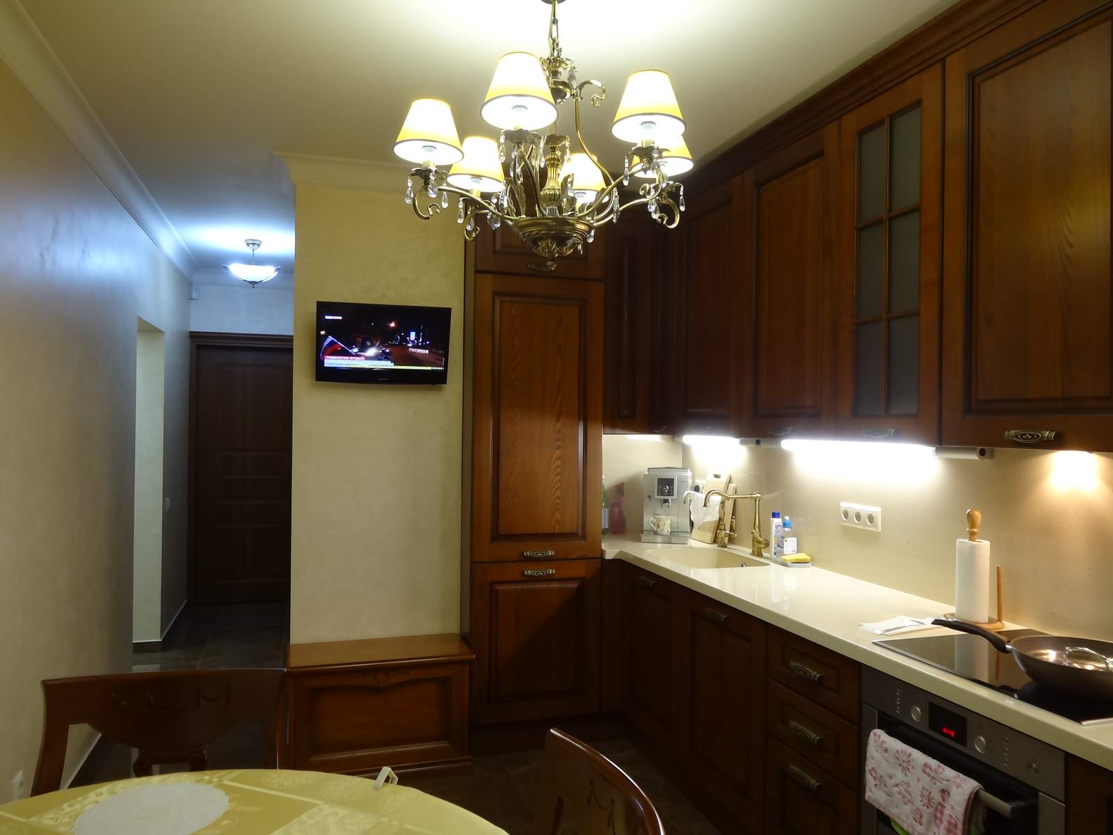 Квартира в классическом стиле. Кухня.