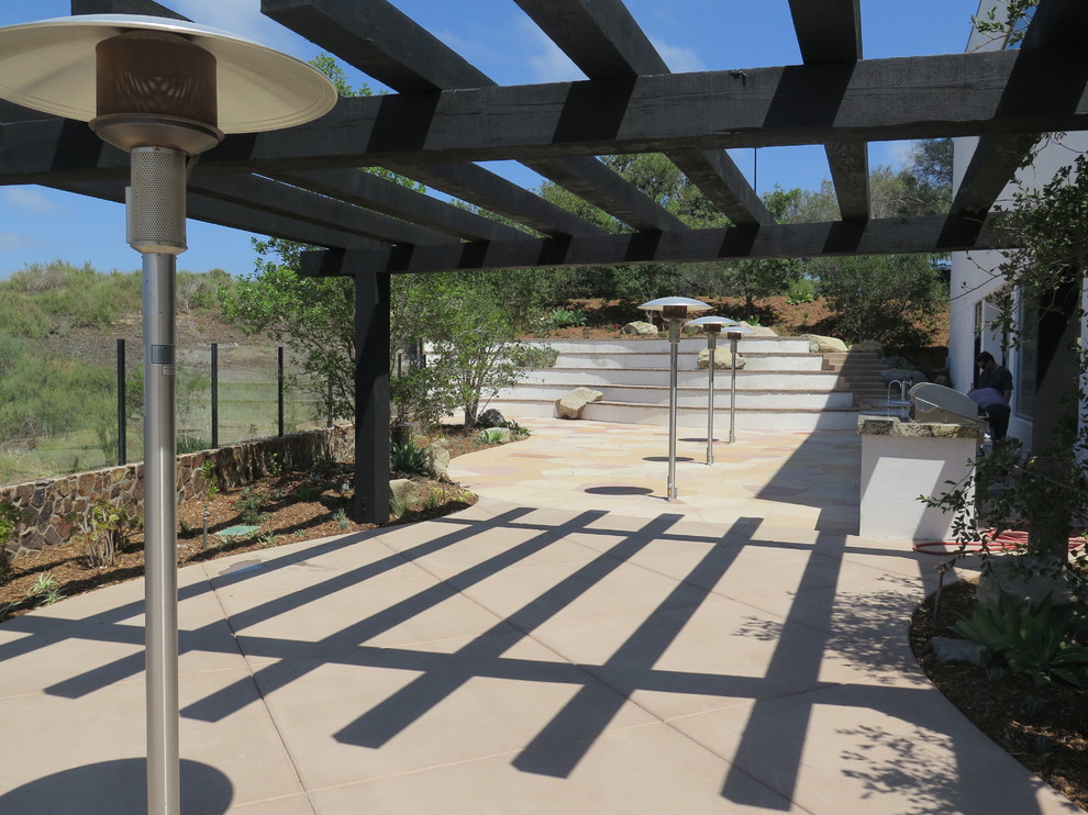 Inspiration for a contemporary landscaping in San Diego.