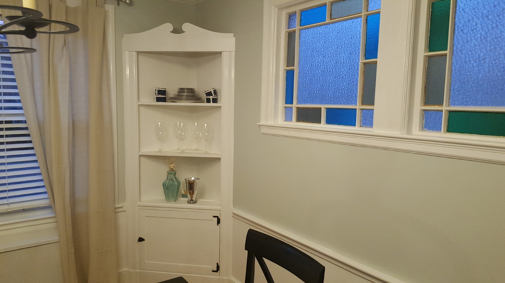 What decor should i put in my dining room built in!??