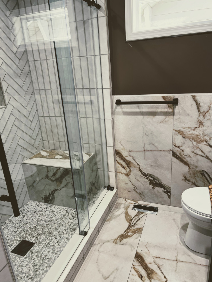 Ejemplo de cuarto de baño moderno de tamaño medio