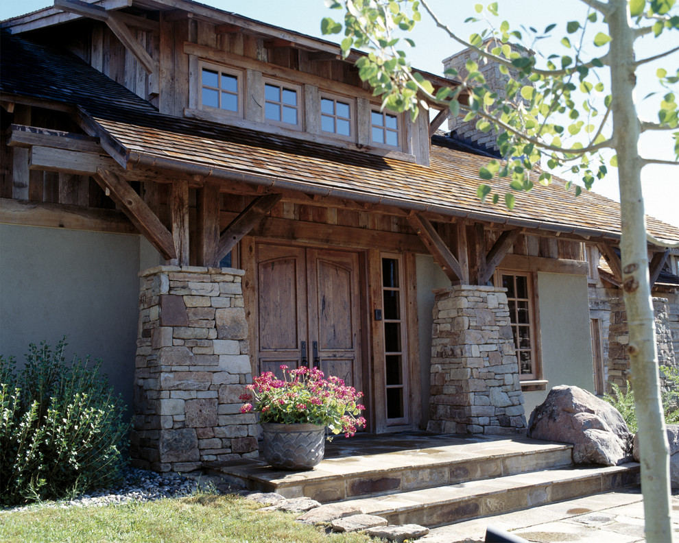 Entryway - rustic entryway idea