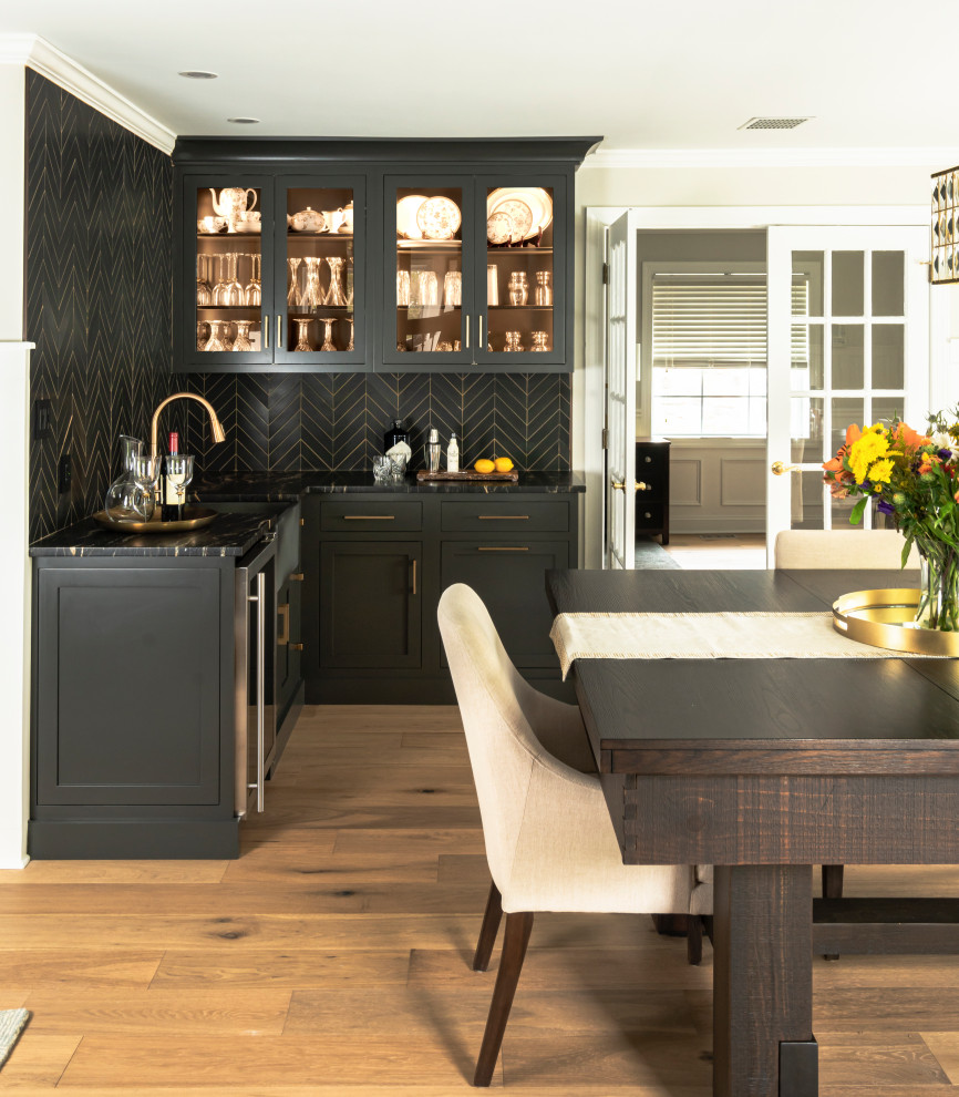 Example of a mountain style home design design in Philadelphia