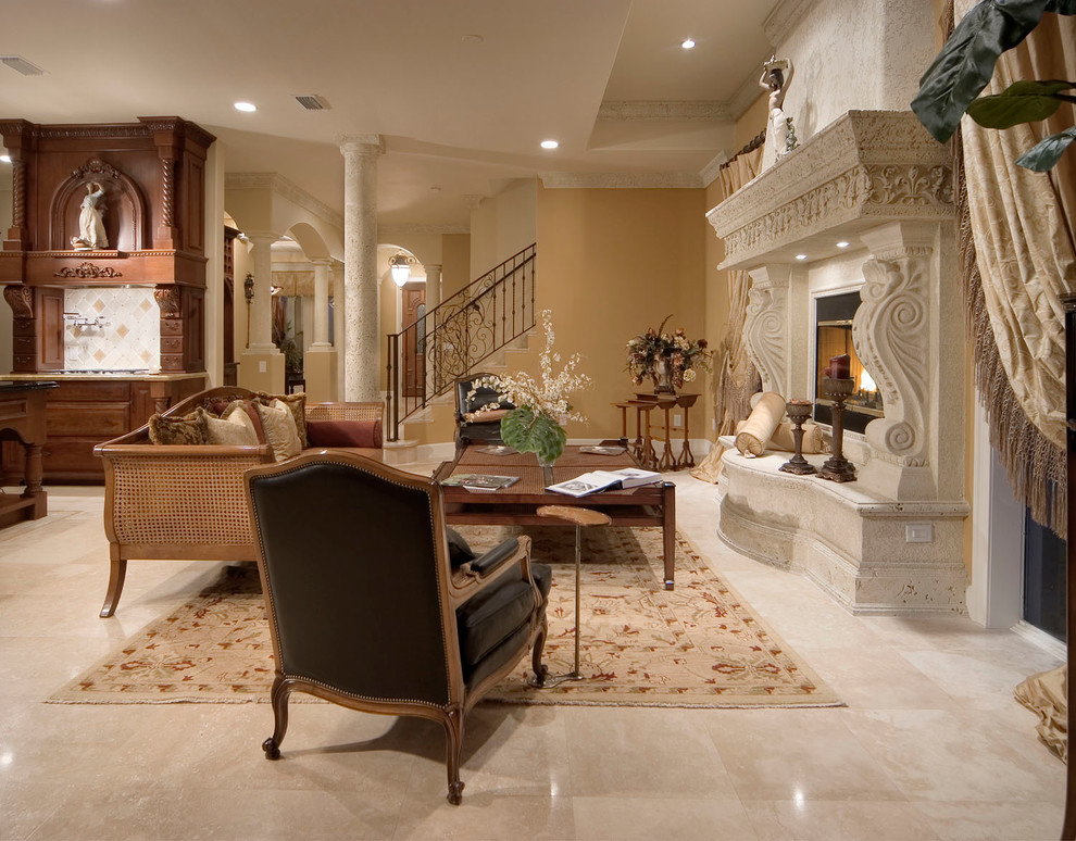 This is an example of a traditional family room in Orlando.