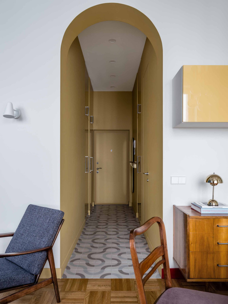 Пример оригинального дизайна: узкий коридор в современном стиле