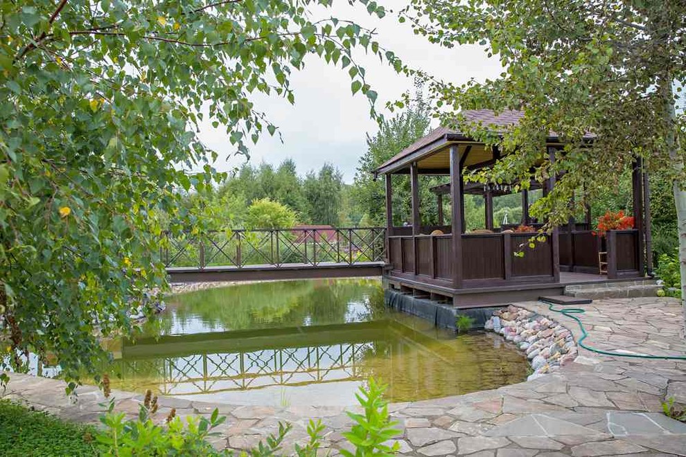 Садовые дорожки и беседка