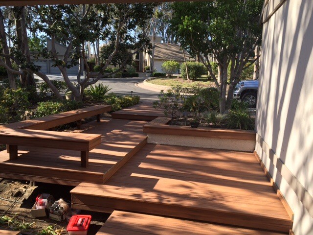 Example of a mid-sized mountain style backyard deck container garden design in Los Angeles with a roof extension