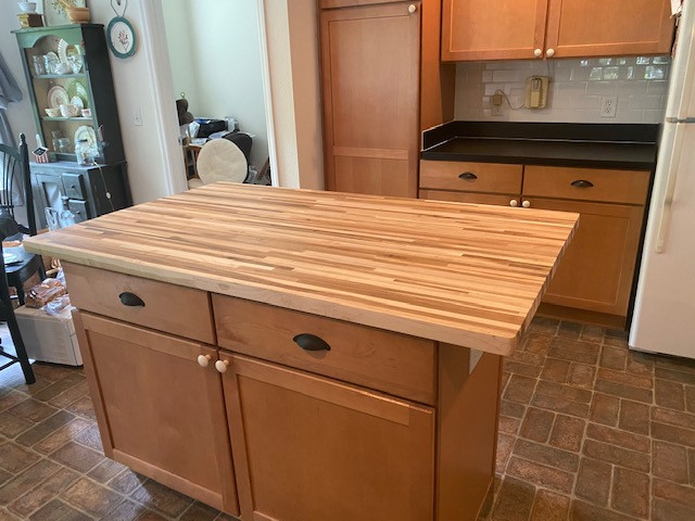 Inspiration for a mid-sized u-shaped ceramic tile eat-in kitchen remodel with a double-bowl sink, shaker cabinets, brown cabinets, laminate countertops, yellow backsplash, subway tile backsplash, white appliances, an island and black countertops
