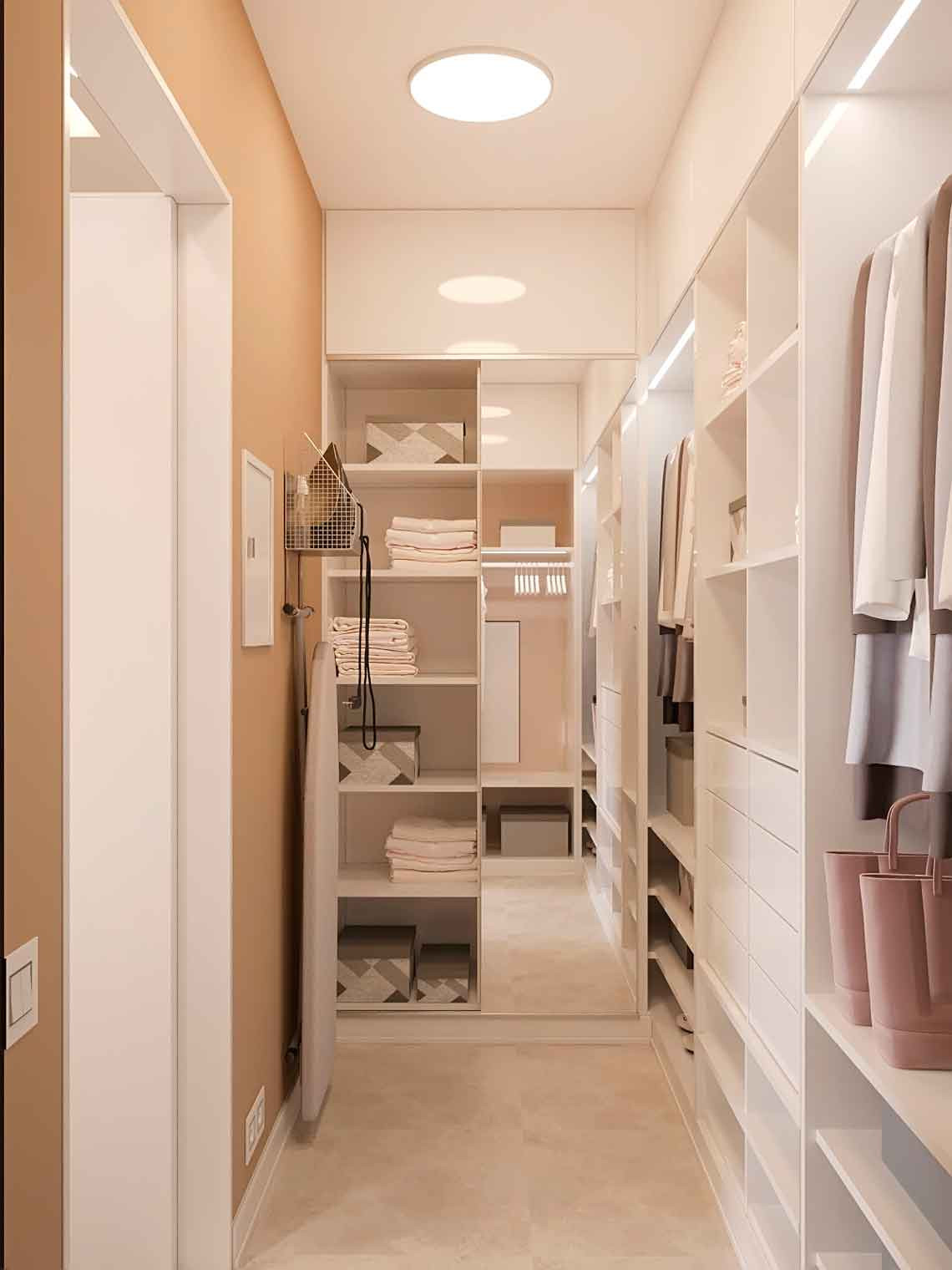 Просторная гардеробная комната