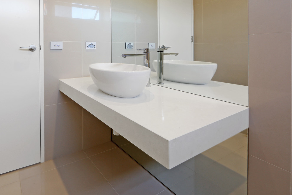 Inspiration for a contemporary bathroom in Melbourne.