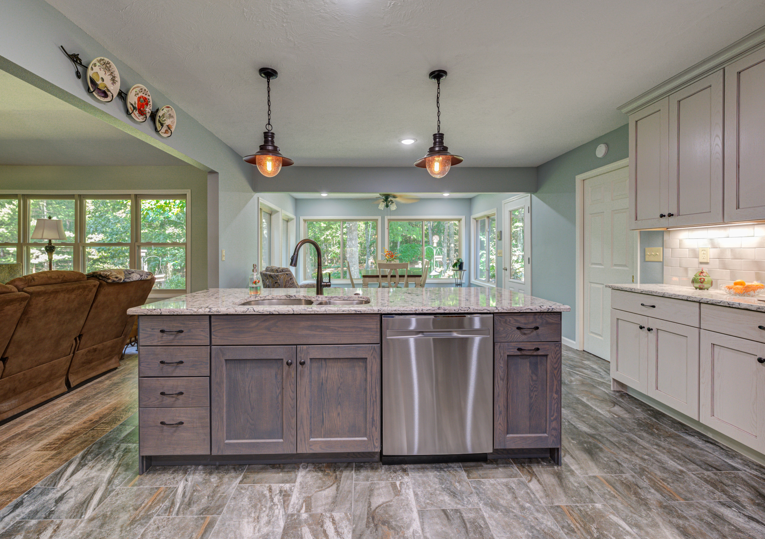 175 Forest View Dr - Four Season Room / Kitchen